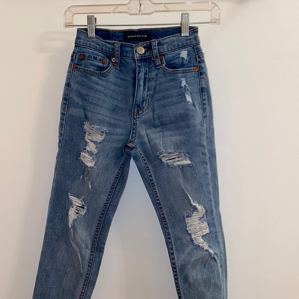 Aero 000 Light-Medium Wash Lightly Ripped Jeans